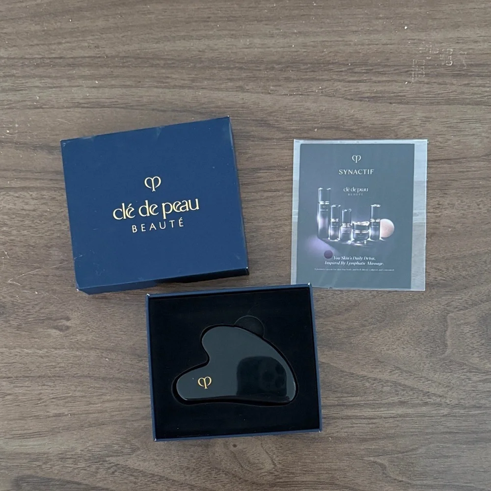 cle de peau elegant navy